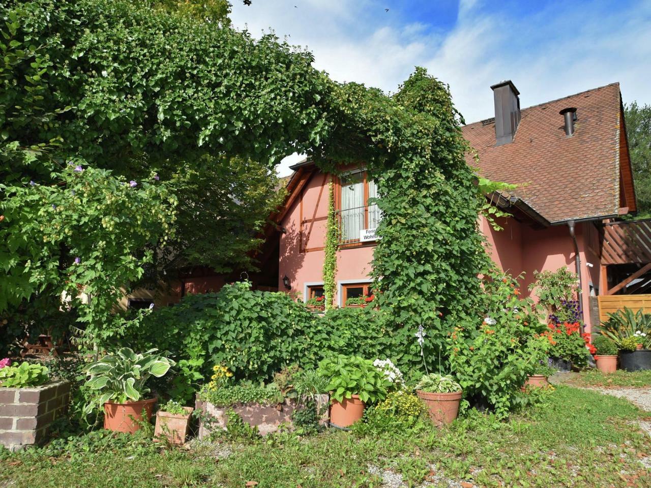 Countryside Apartment With Garden Шалщад Екстериор снимка